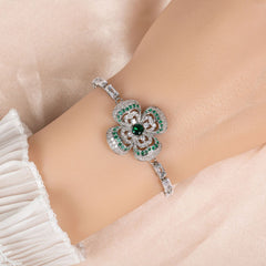 Zilveren armband met klavertjes