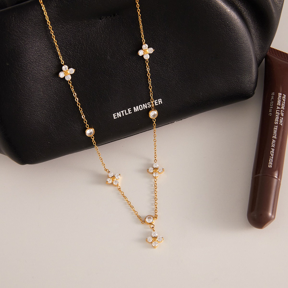 Gouden ketting met klavertjes