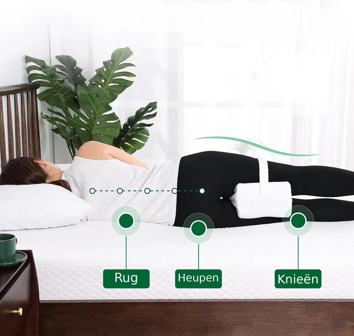 Ergonomische ligpositie met het kniekussen tussen de knieën