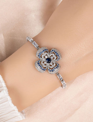 Zilveren armband met klavertjes